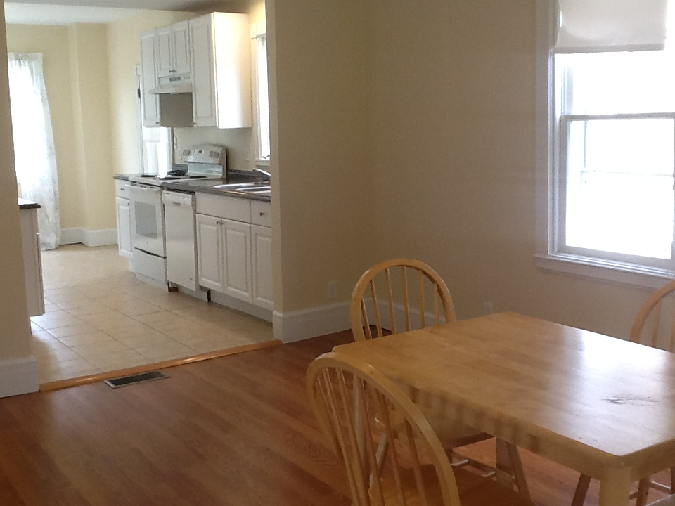 Large bedroom- close to Cayuga Medical, Guthrie and Cornell University - Photo 3