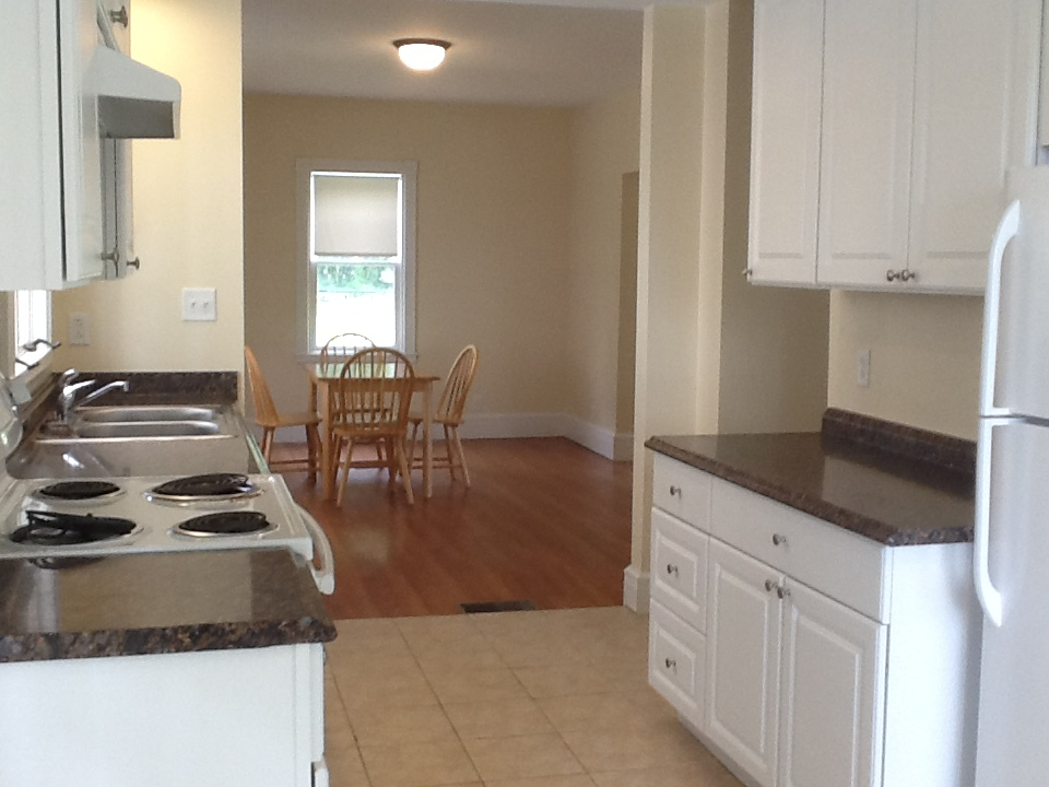 Large bedroom- close to Cayuga Medical, Guthrie and Cornell University - Photo 2