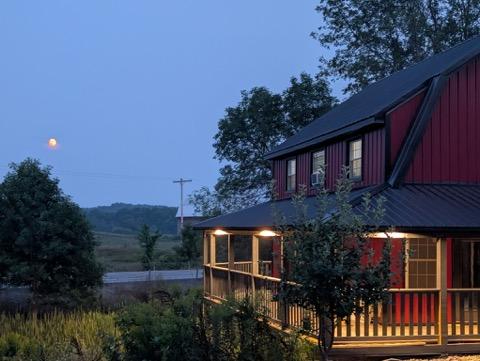 Quiet Country Studio Escape with Cozy Deck, Modern Comfort - Photo 1