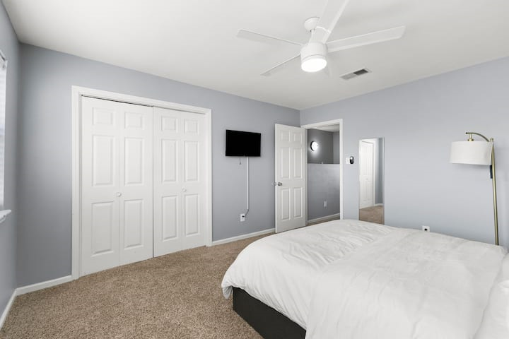 Modern 2 BDR Condo - Photo 9