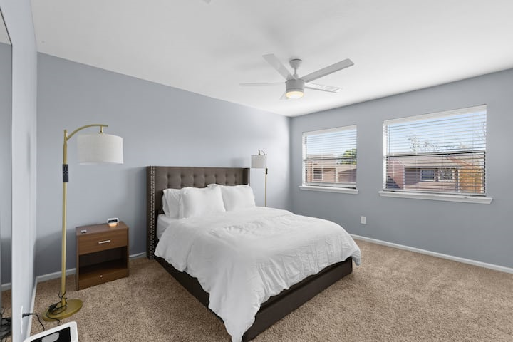 Modern 2 BDR Condo - Photo 8