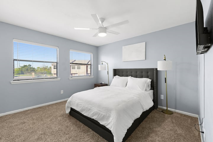 Modern 2 BDR Condo - Photo 10