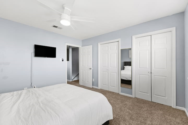 Modern 2 BDR Condo - Photo 11