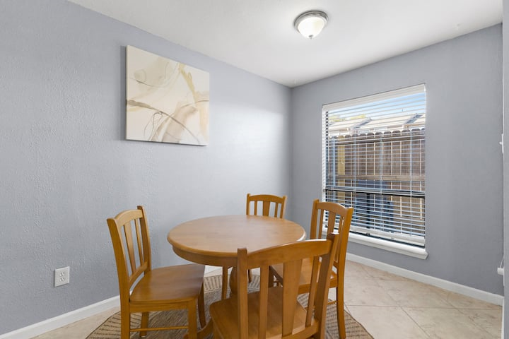 Modern 2 BDR Condo - Photo 7