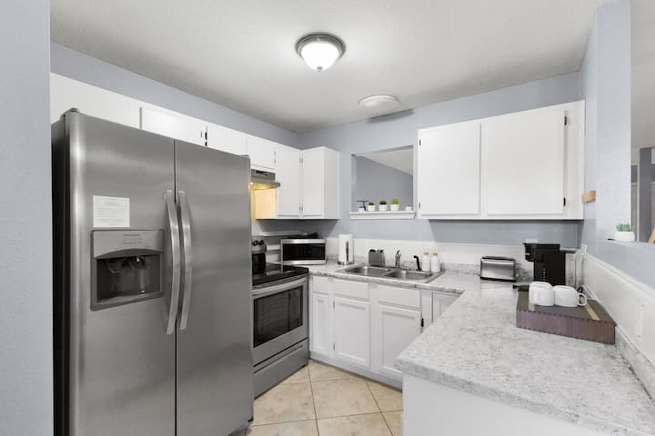 Modern 2 BDR Condo - Photo 4