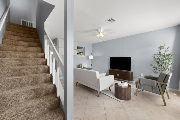 Modern 2 BDR Condo - Photo 3