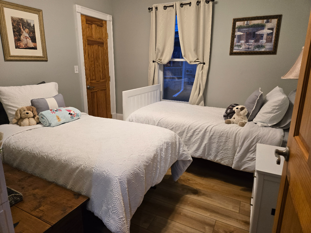 Fully Furnished, Large, Nice Downstairs Apartment with Yard - Photo 9