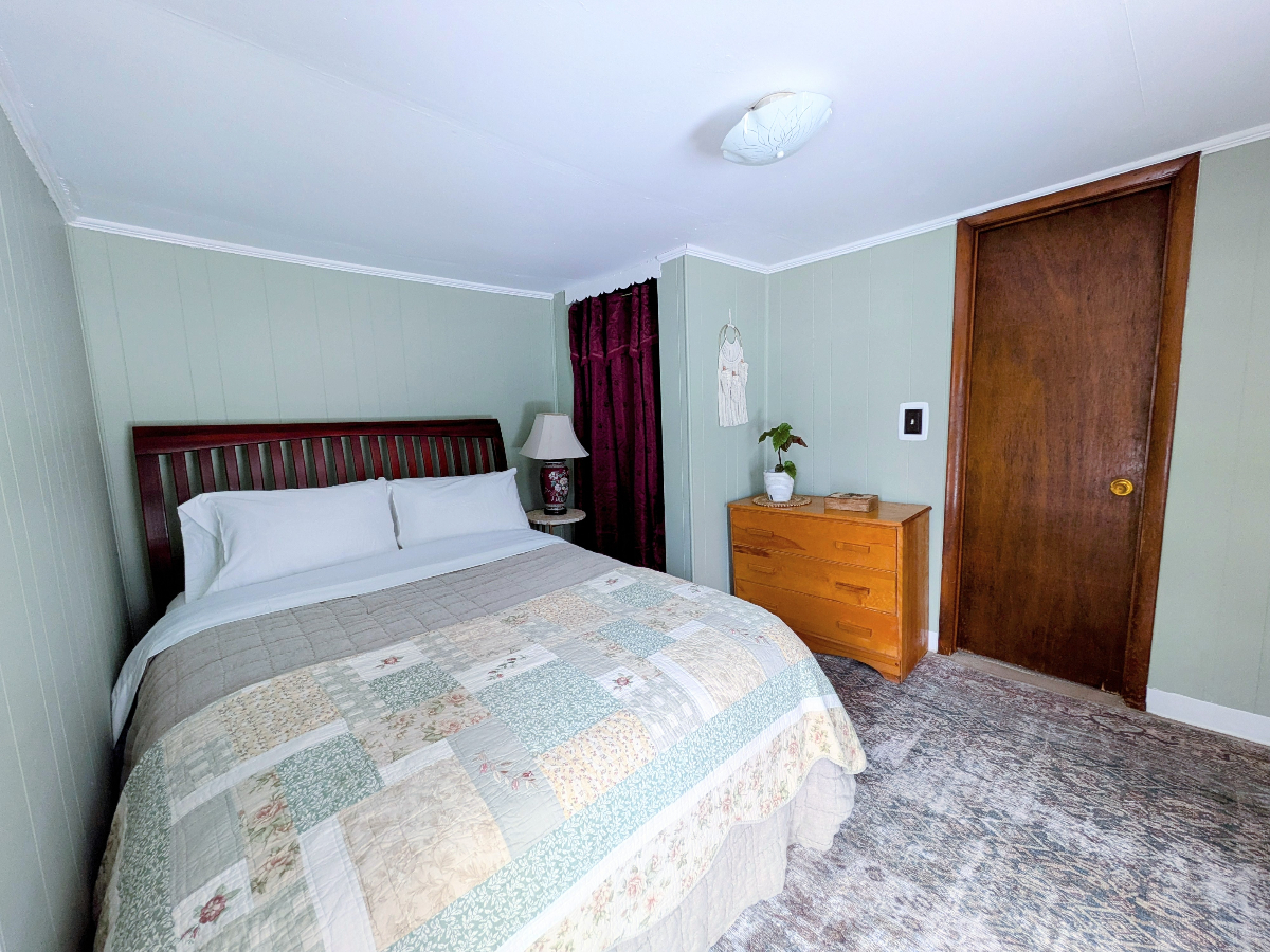 Cozy second floor apartment just minutes from downtown - Photo 3