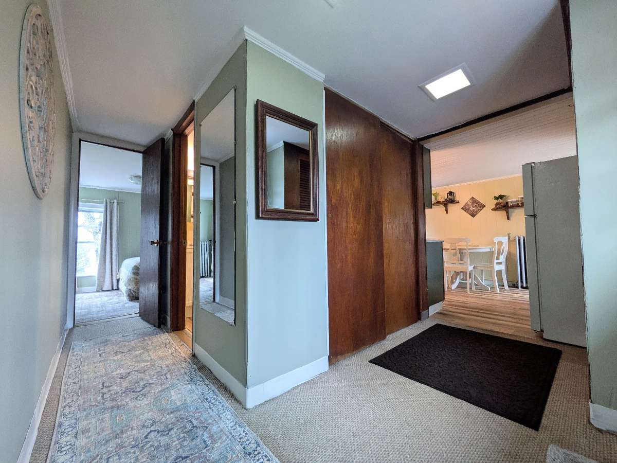 Cozy second floor apartment just minutes from downtown - Photo 9