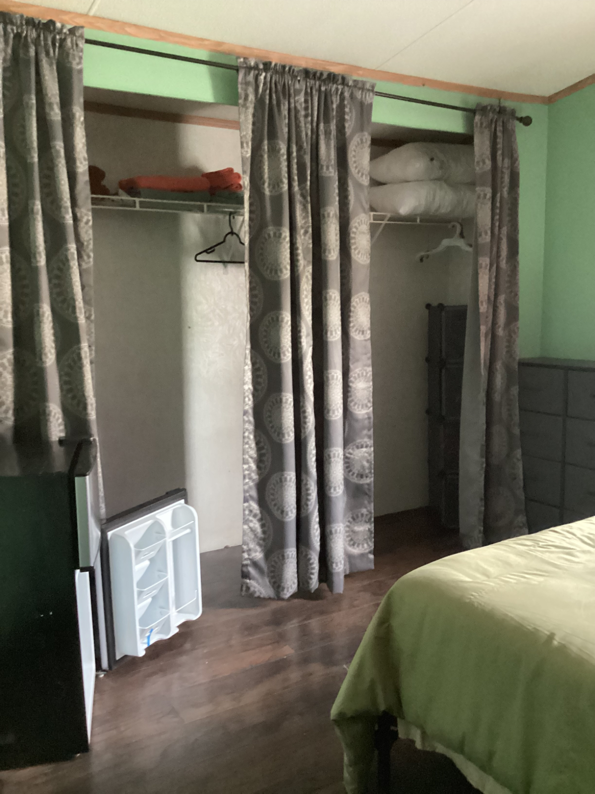 Bedroom and private bath - Photo 3