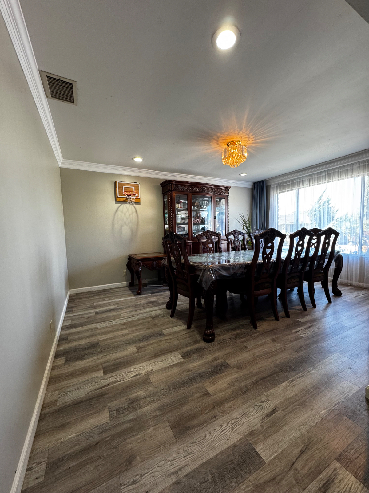 3 Bedrooms 2 Baths - Photo 1