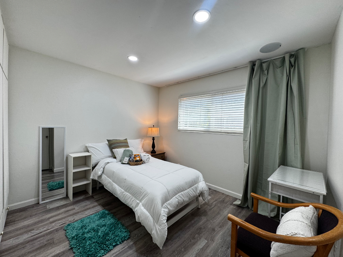 3 Bedrooms 2 Baths - Photo 2