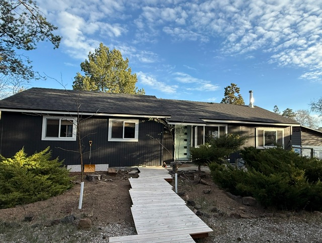 Comfortable 3-Bedroom Home with Large Fenced Backyard - Photo 1