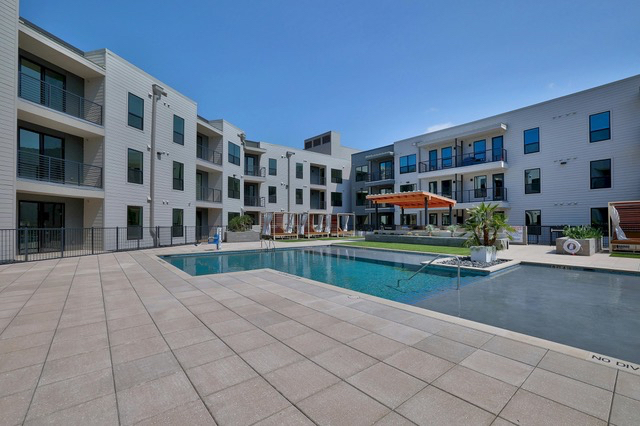 Mueller One Bedroom Luxury Aprtment - Photo 7