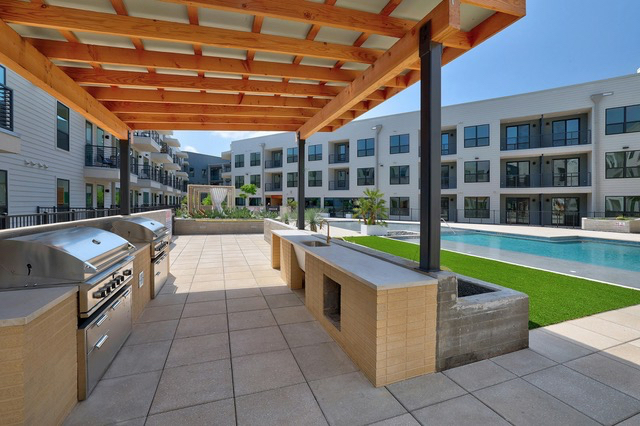 Mueller One Bedroom Luxury Aprtment - Photo 12