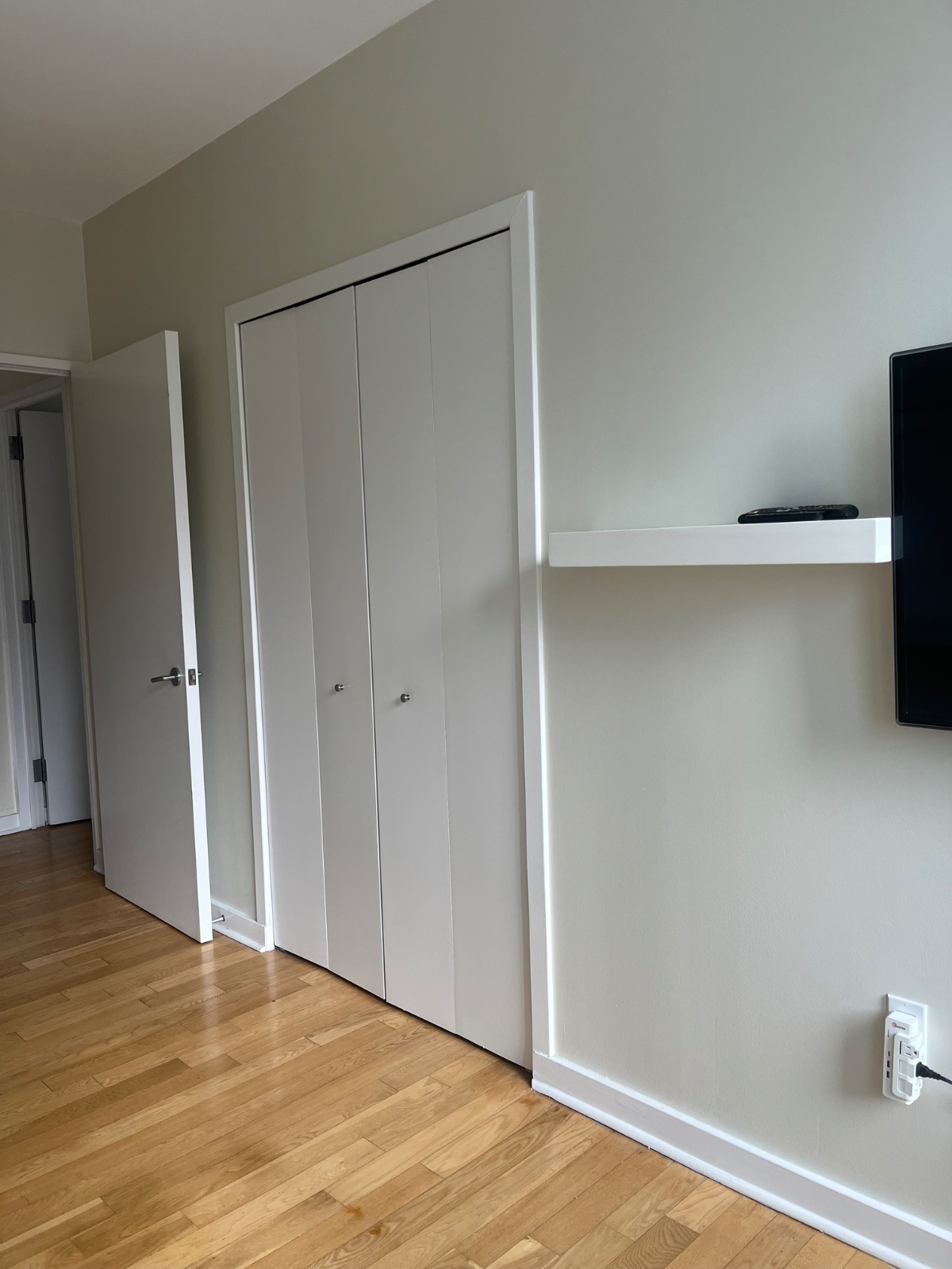 Quiet Room and Private Bathroom a block from Ft. Greene Park & Brooklyn Hospital - Photo 8