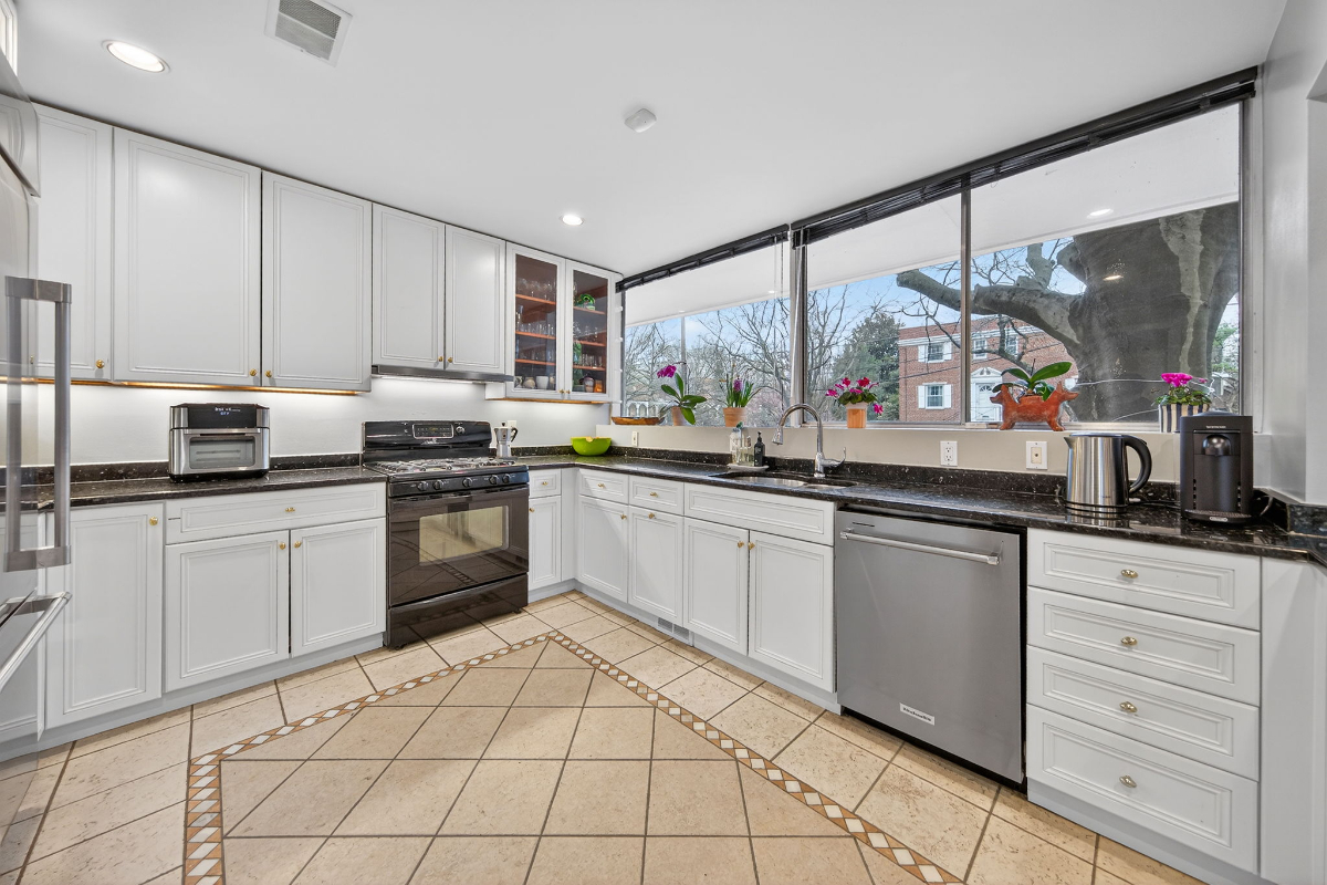 Mid Century Modern Oasis near metro, zoo, rock creek park and more - Photo 12
