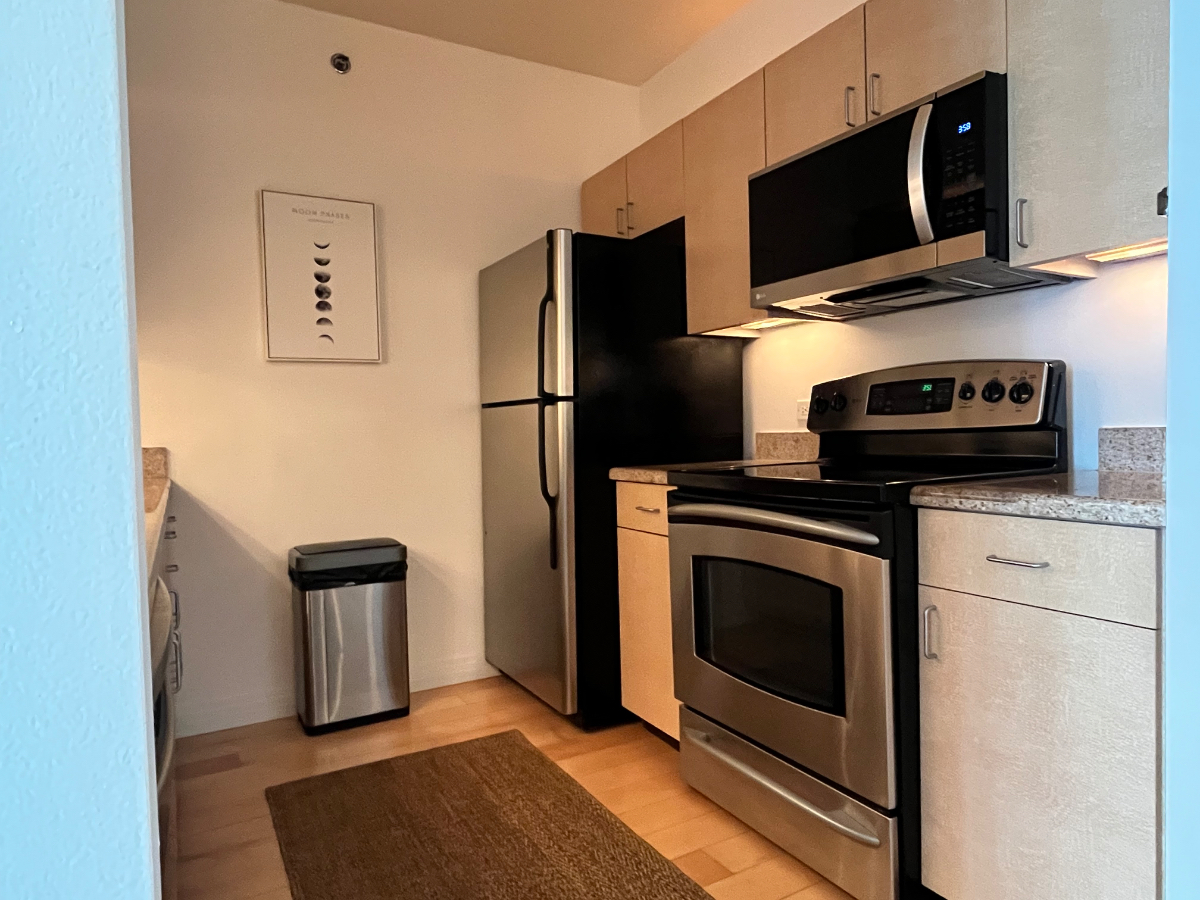 Comfy Condo in Little Italy Downtown San Diego - Photo 3