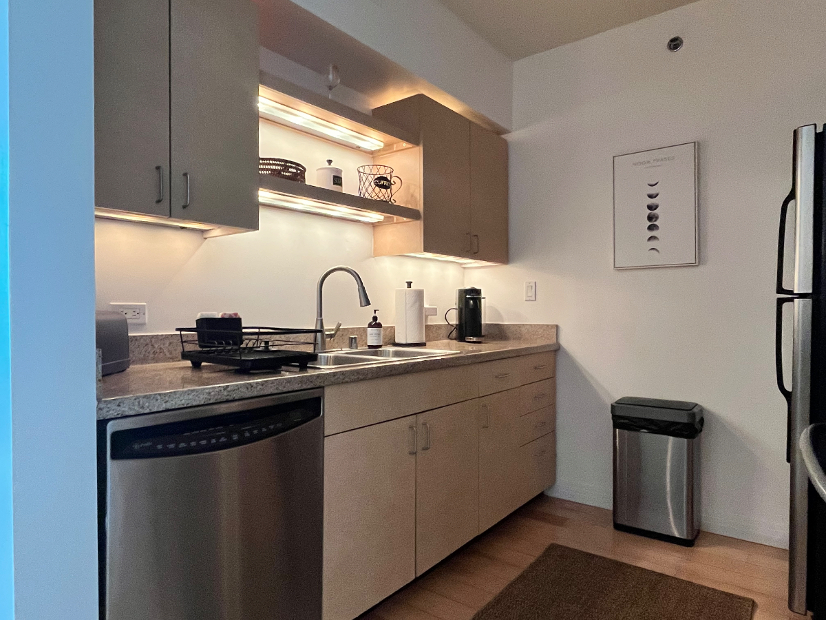 Comfy Condo in Little Italy Downtown San Diego - Photo 4