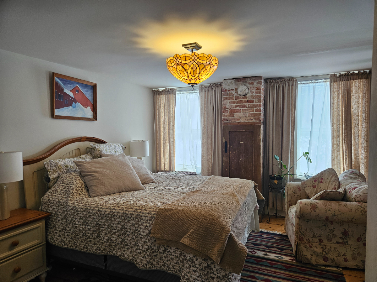 Private Room and Bath in Vermont Farmhouse - Photo 2