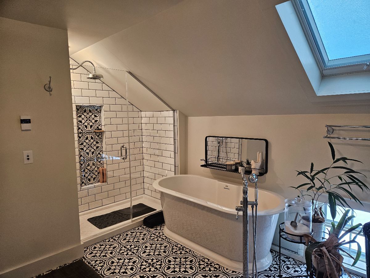 Private Room and Bath in Vermont Farmhouse - Photo 3
