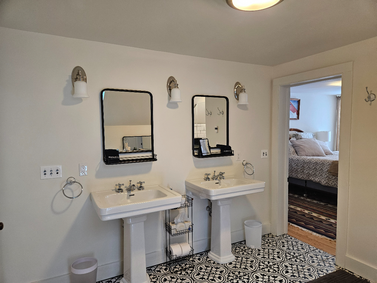 Private Room and Bath in Vermont Farmhouse - Photo 4