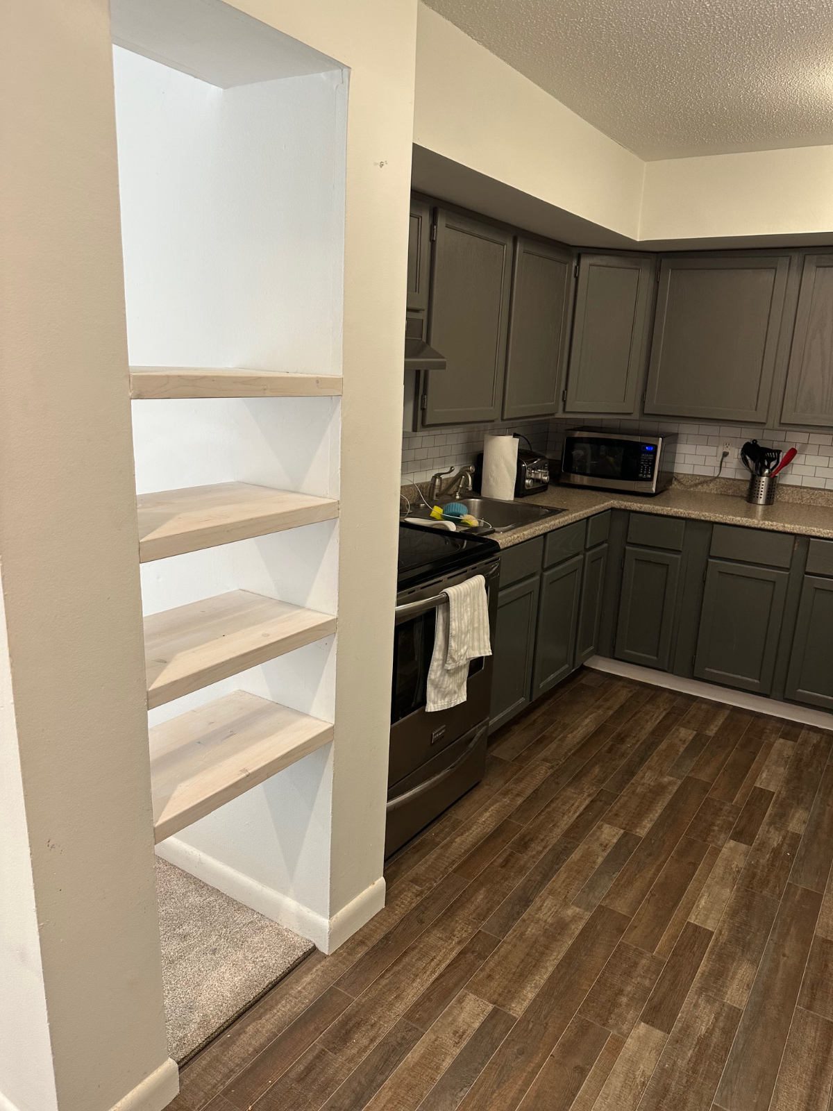 Great 1BR/1BA Condo in Burlington - Photo 3