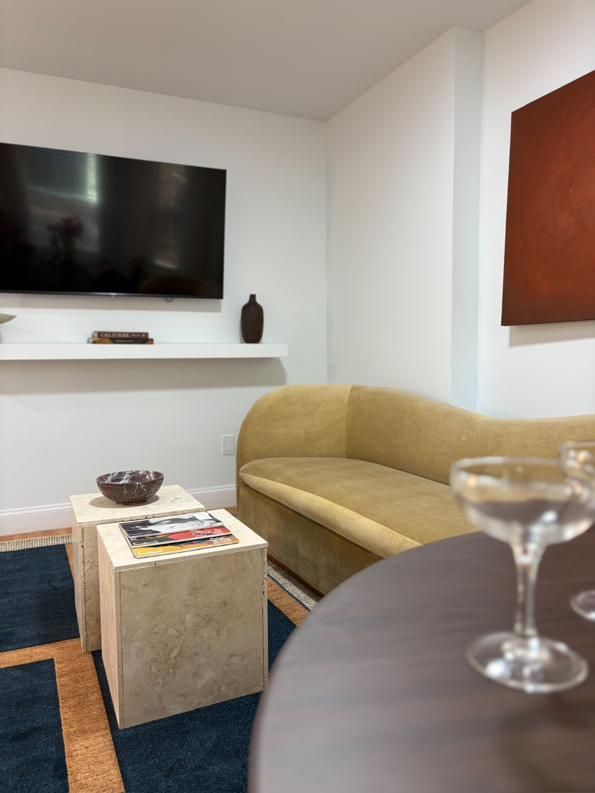 Bright three-bedroom apartment with outdoor space near Prospect Park - Photo 2