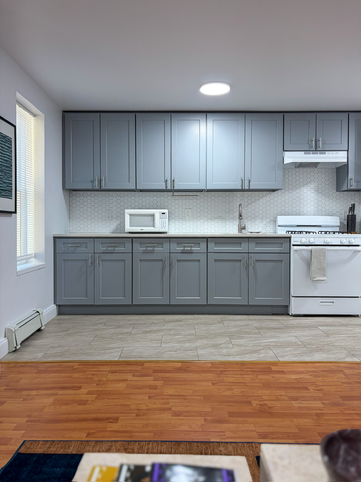 Bright three-bedroom apartment with outdoor space near Prospect Park - Photo 5