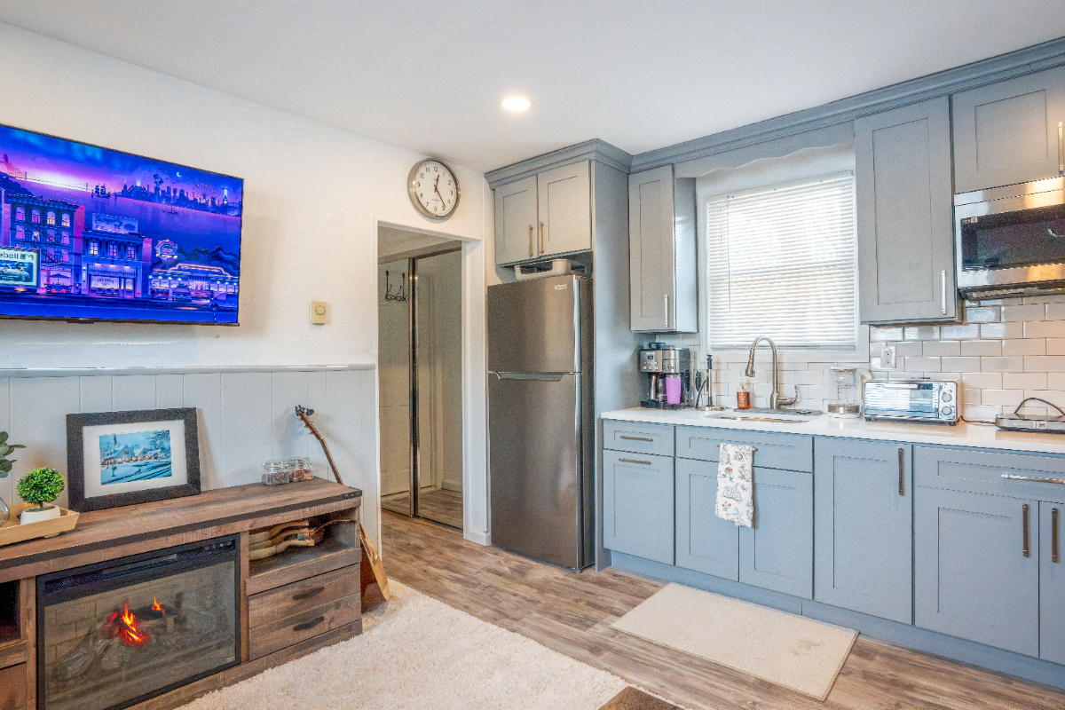 Cozy and Cute Cottage - Photo 2