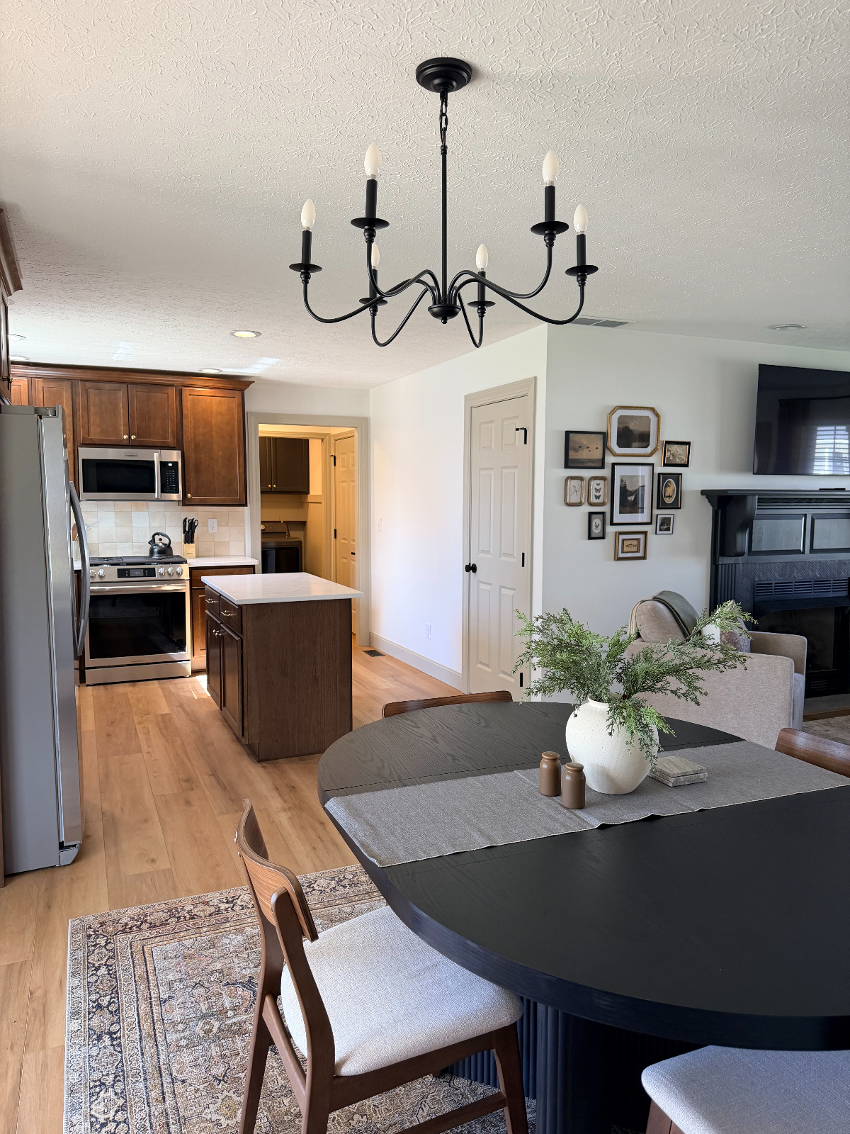Charming Ranch, Renovated, Convenient Location - Photo 4