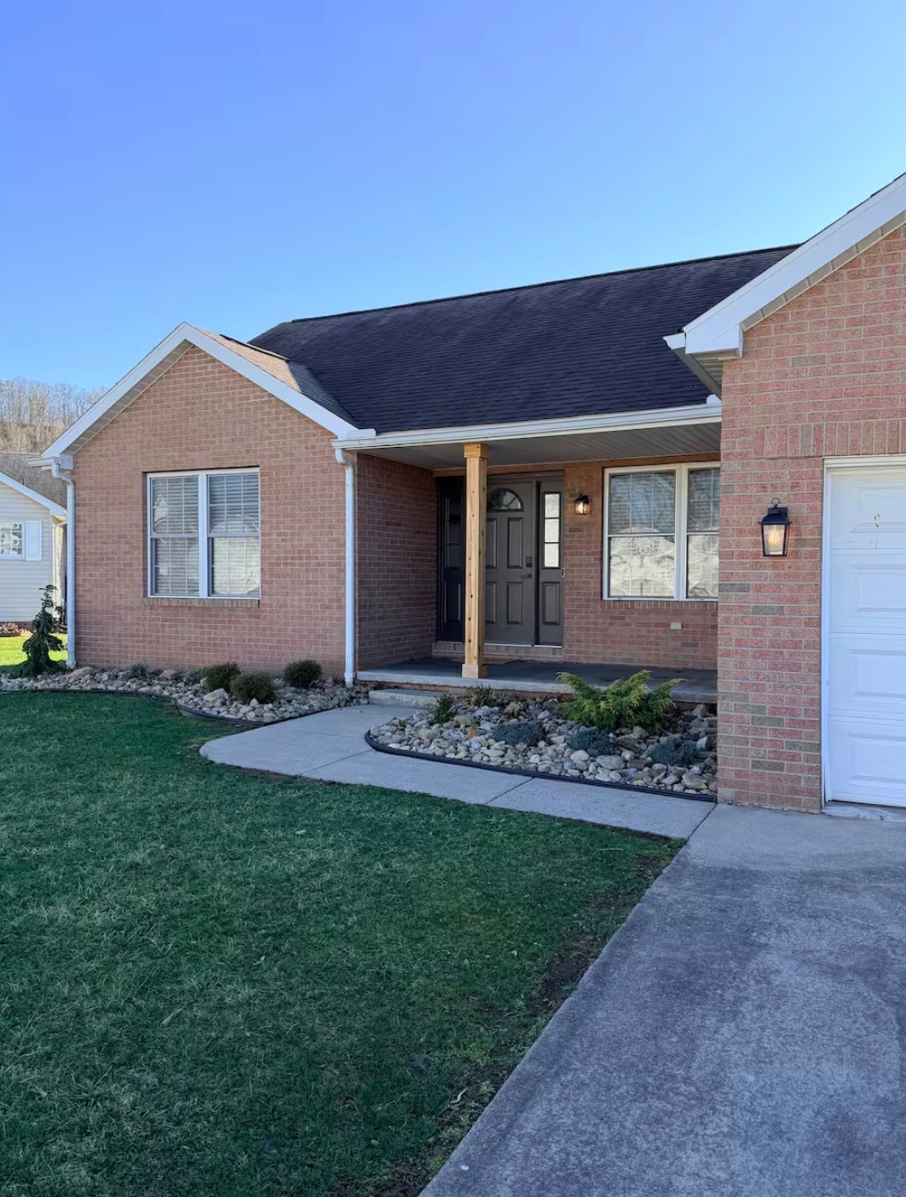 Charming Ranch, Renovated, Convenient Location - Photo 1