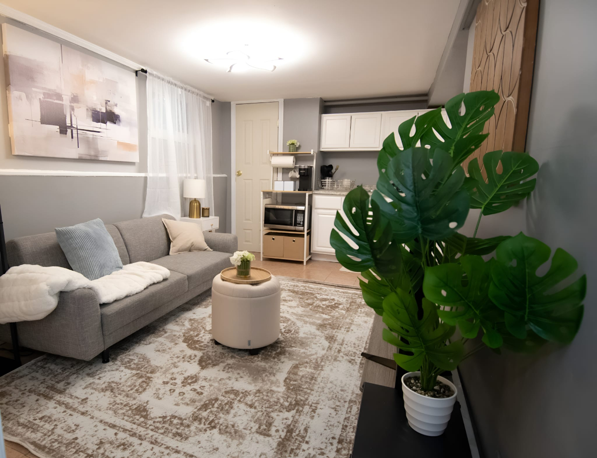 Private Suite in Queens, Seperate Entrance,  Near NYC , Quiet & Convenient , All Utilities Included - Photo 8