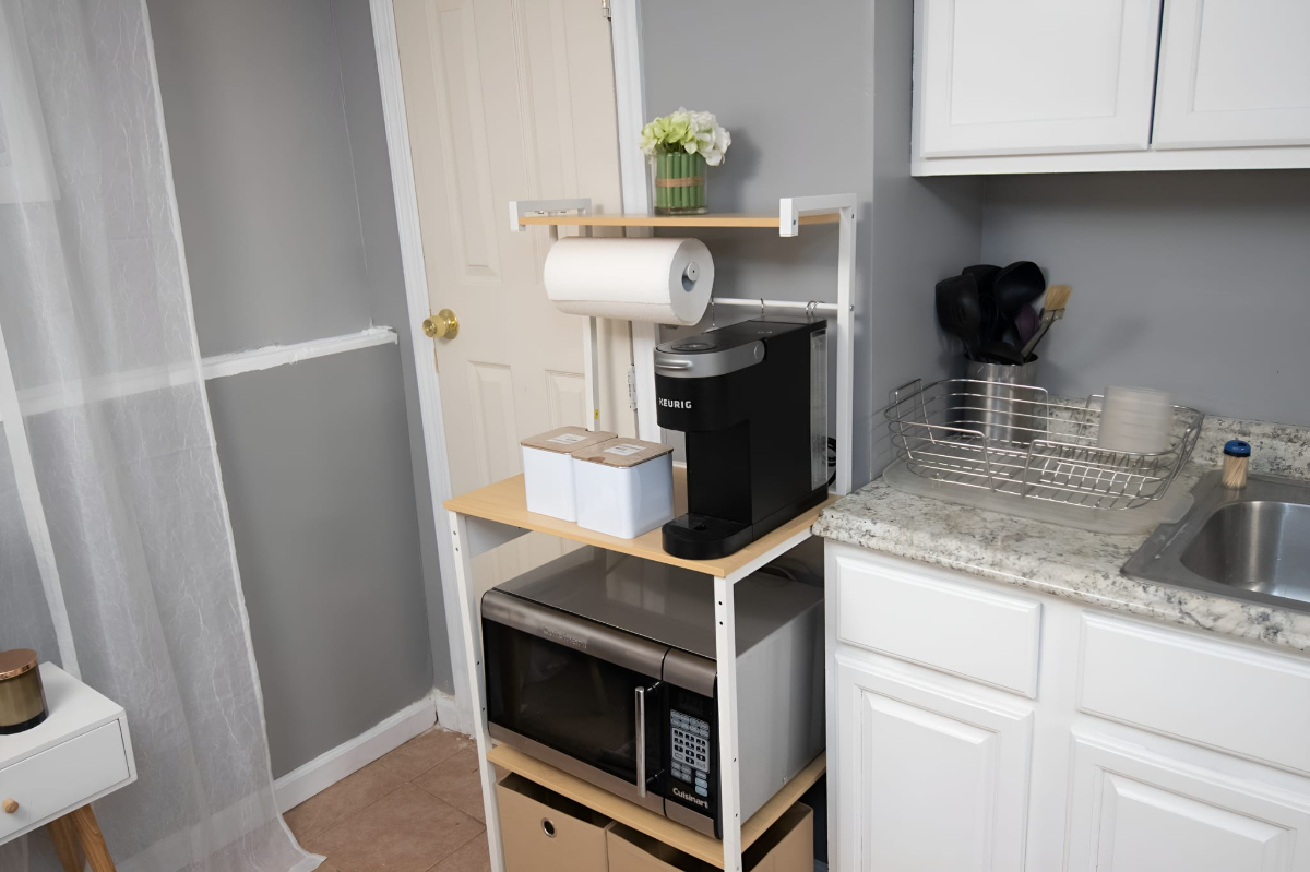 Private Suite in Queens, Seperate Entrance,  Near NYC , Quiet & Convenient , All Utilities Included - Photo 10