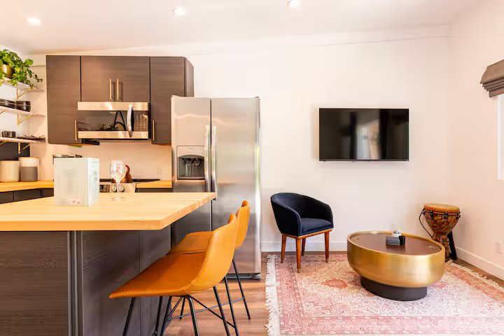 Private, Modern Guest House with Patio Access in a Gated Setting - Photo 5
