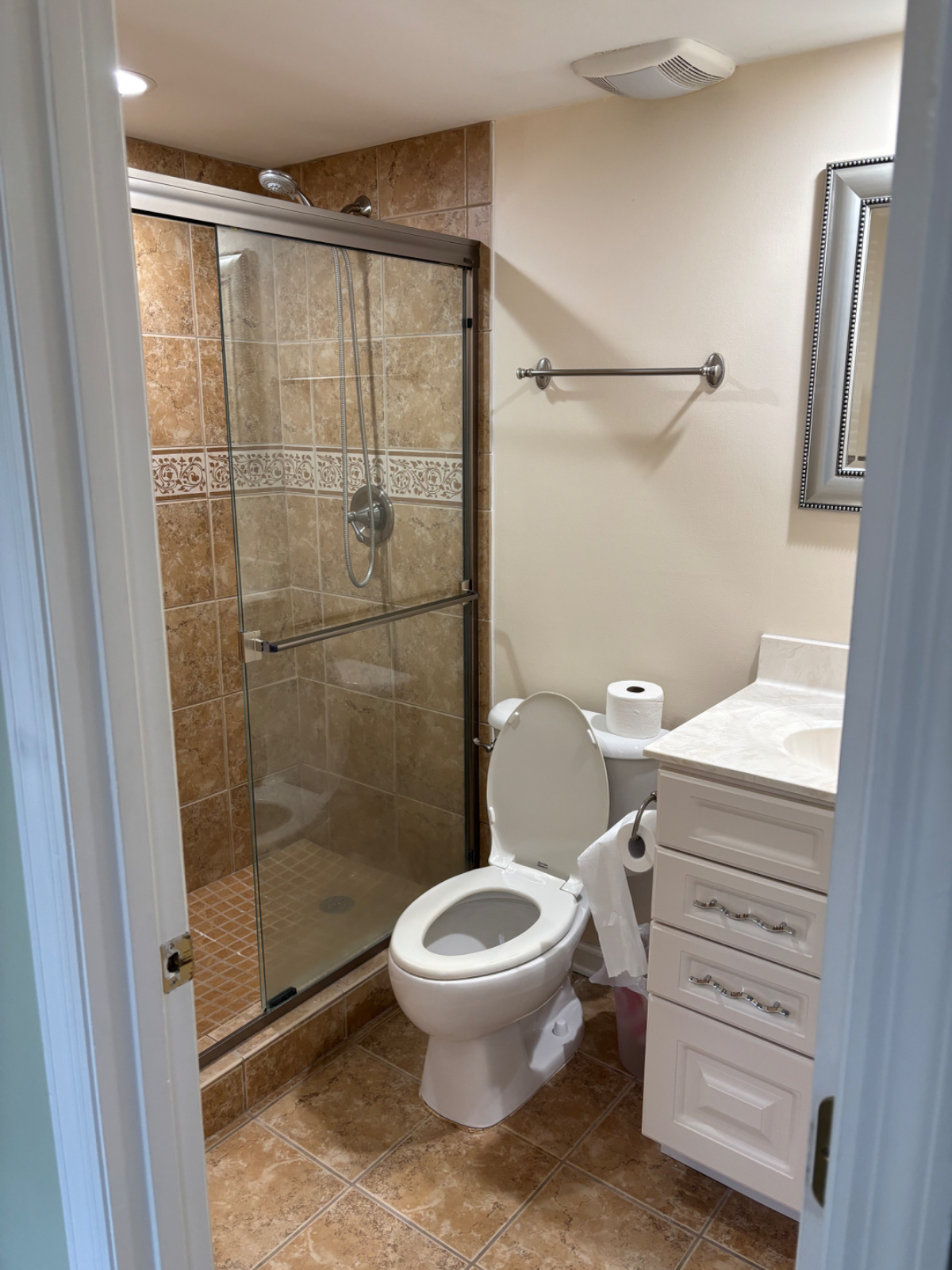 Upscale Condo in one of Huntingtons Historical Downtown Highrises - Photo 9