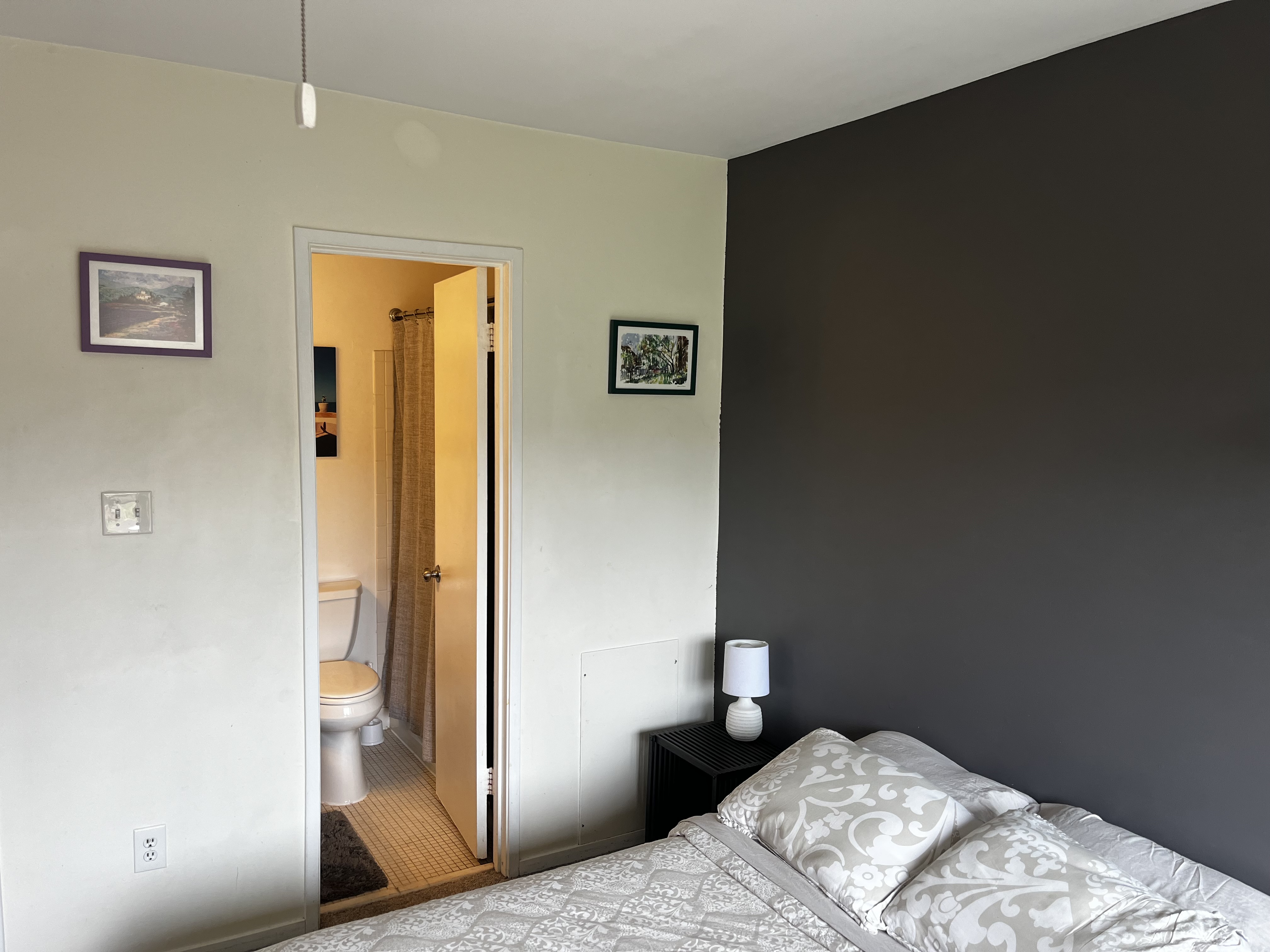 City Comfort on a Quiet Cul-de-Sac. Cozy Room in 2BR Townhome with Fireplace, Patio & Grill - Photo 6