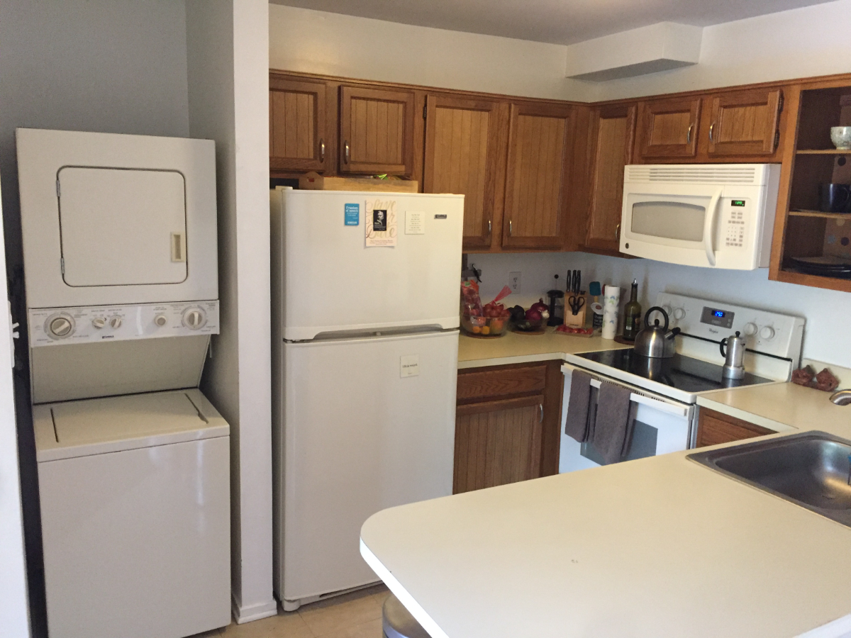 City Comfort on a Quiet Cul-de-Sac. Cozy Room in 2BR Townhome with Fireplace, Patio & Grill - Photo 10