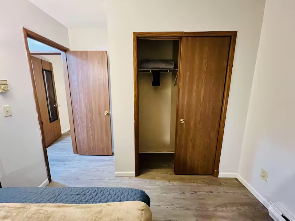 Clean and Modern 2BR Downstairs Apt - Photo 10