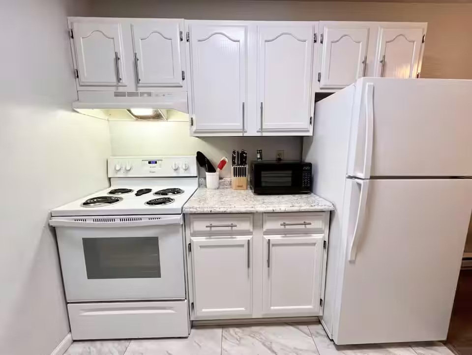 Clean and Modern 2BR Downstairs Apt - Photo 7