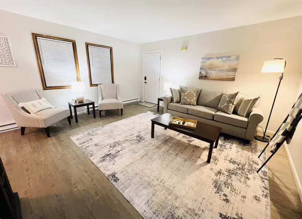Clean and Modern 2BR Downstairs Apt - Photo 2