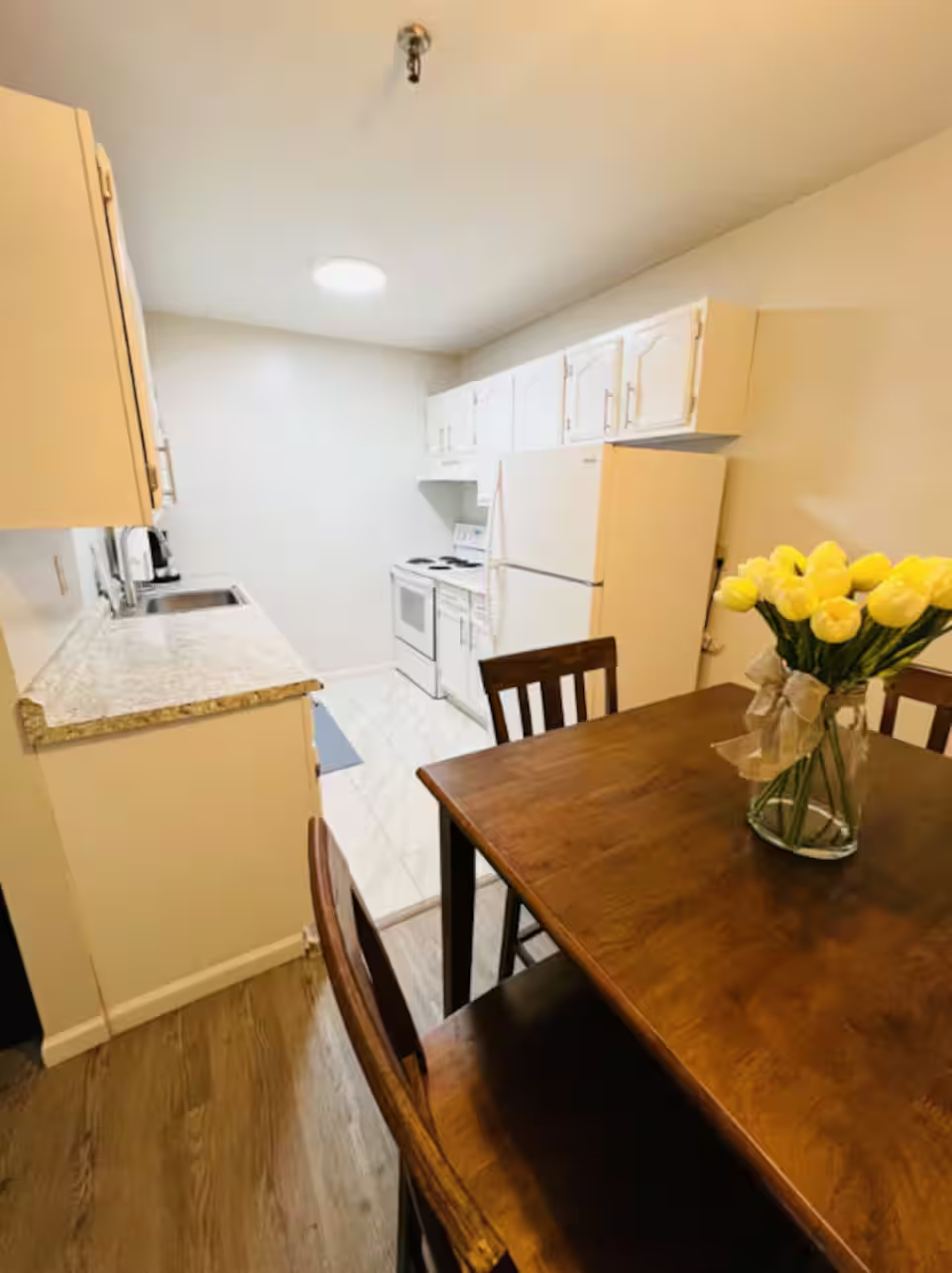 Clean and Modern 2BR Downstairs Apt - Photo 5