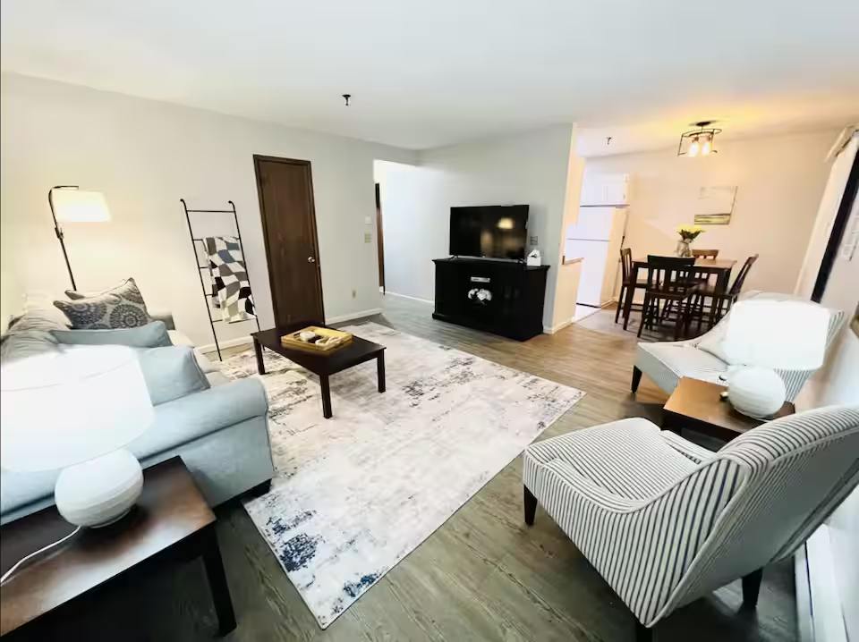 Clean and Modern 2BR Downstairs Apt - Photo 3