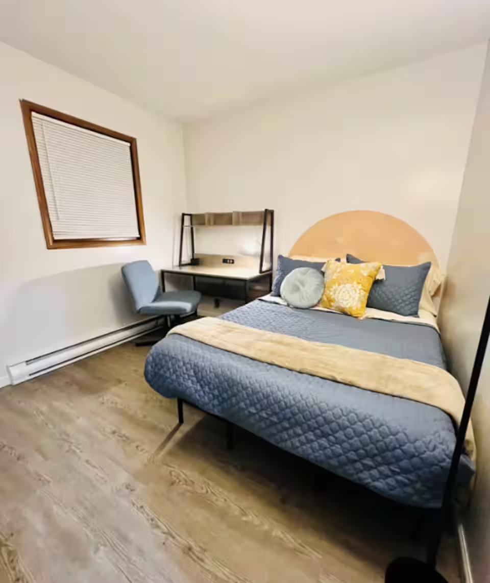 Clean and Modern 2BR Downstairs Apt - Photo 9