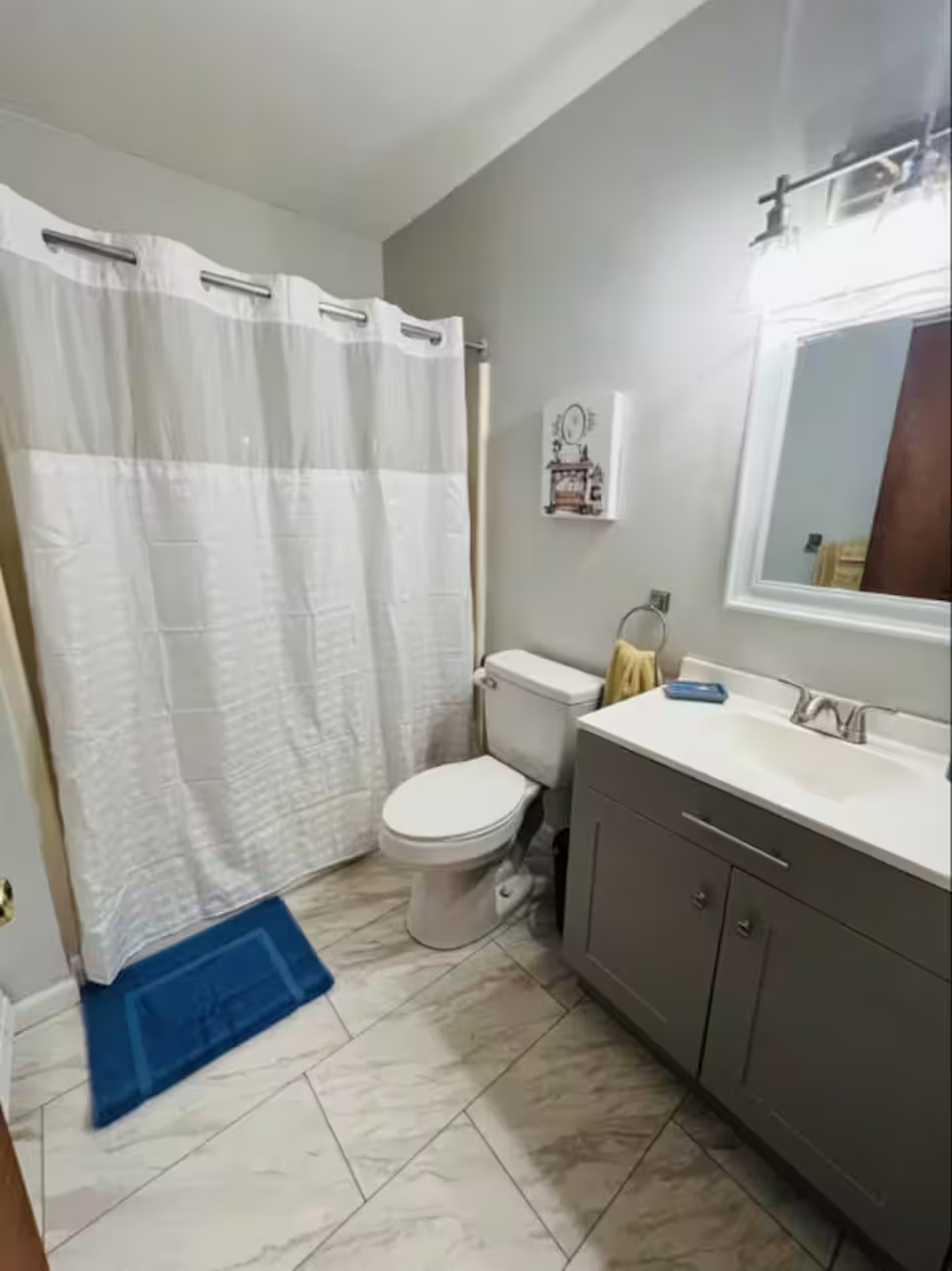 Clean and Modern 2BR Downstairs Apt - Photo 12