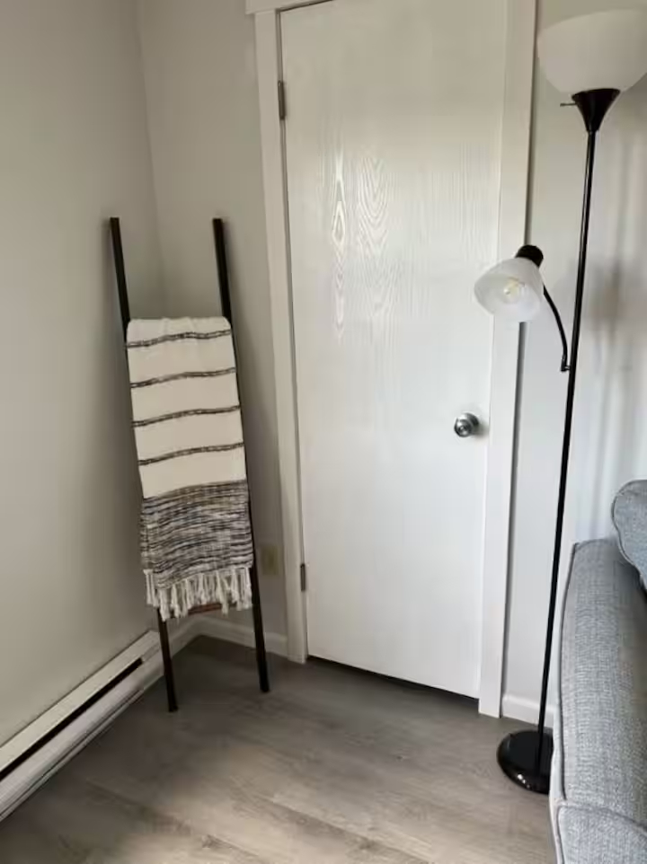 Clean and Modern 2BR Downstairs Apt - Photo 6