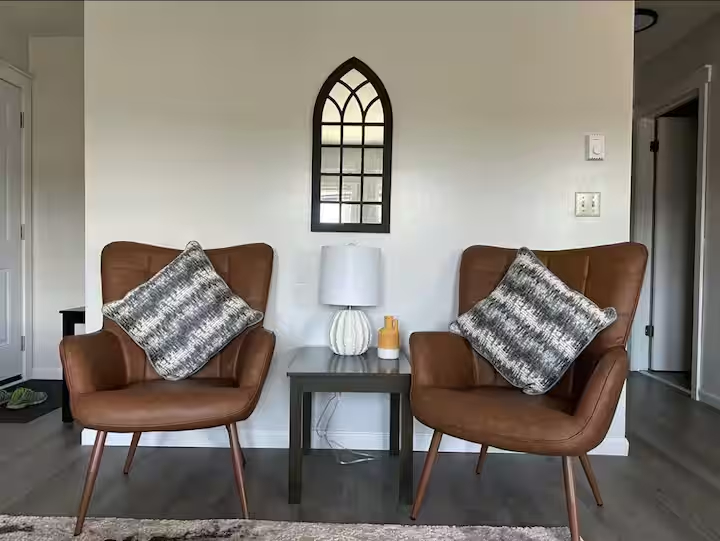 Clean and Modern 2BR Downstairs Apt - Photo 7