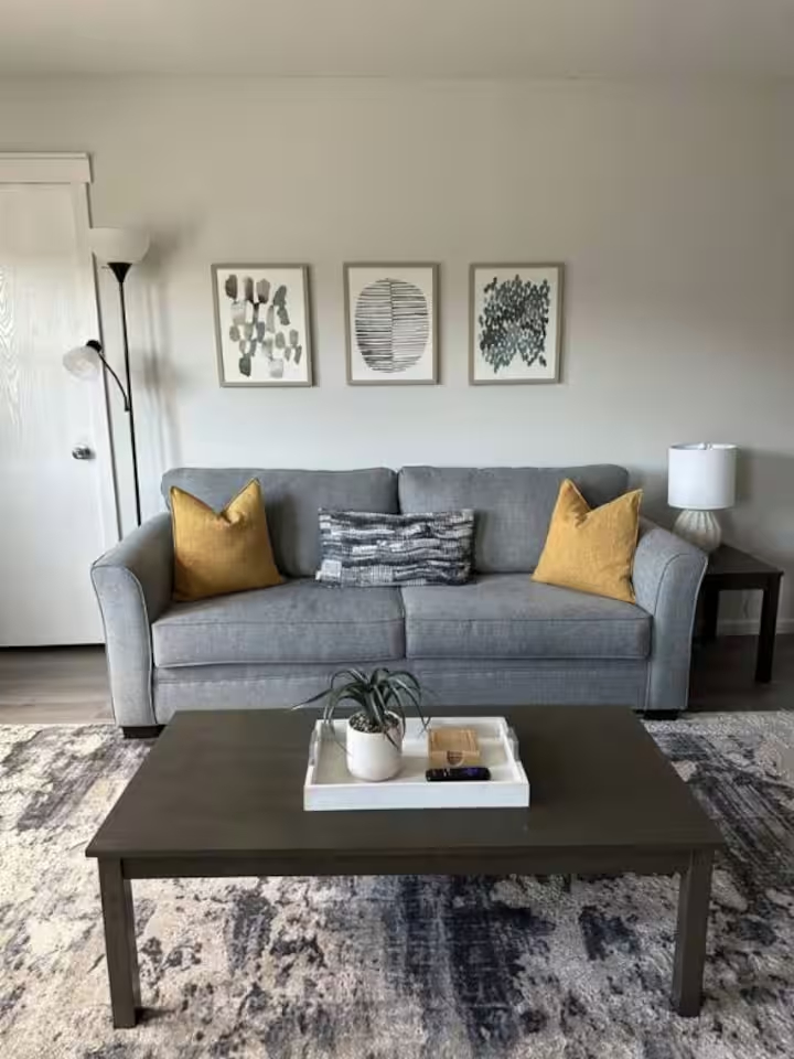 Clean and Modern 2BR Downstairs Apt - Photo 5