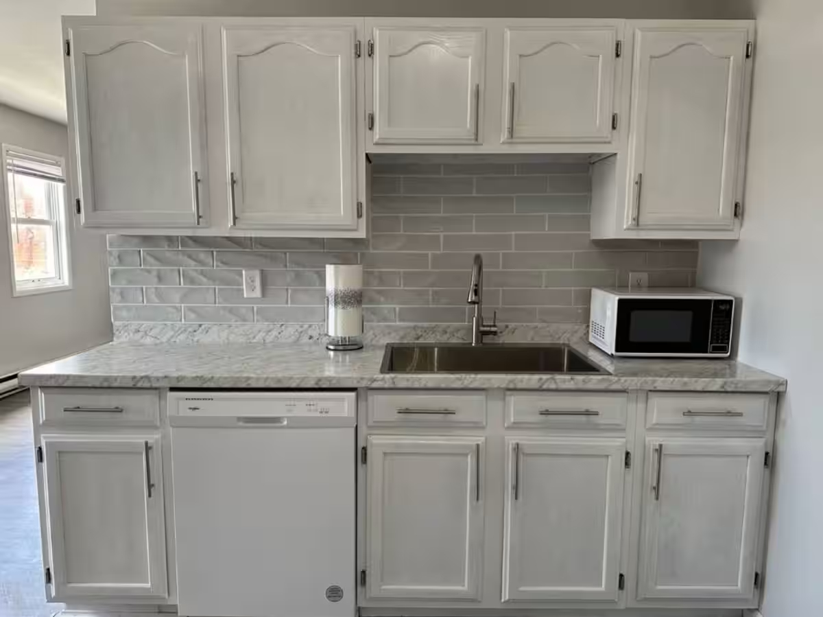 Clean and Modern 2BR Downstairs Apt - Photo 9