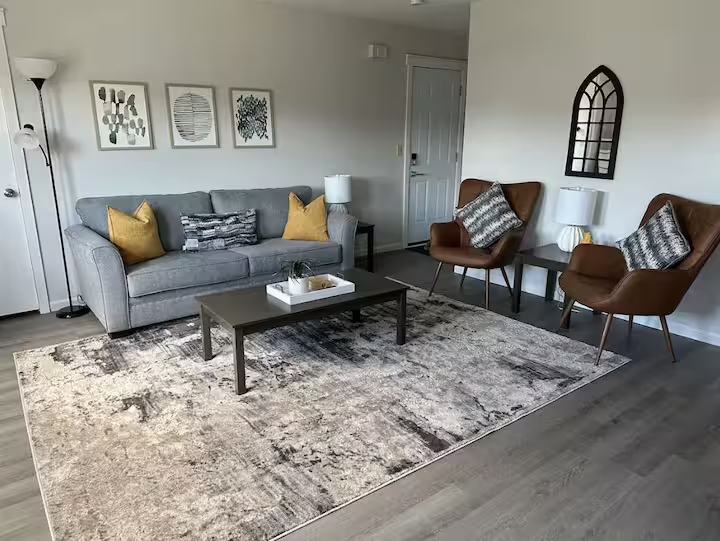 Clean and Modern 2BR Downstairs Apt - Photo 2